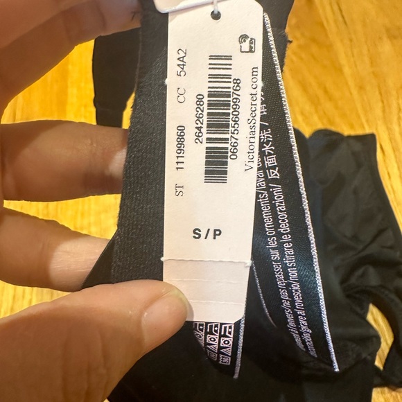 Victoria Secret - Picture 4 of 14